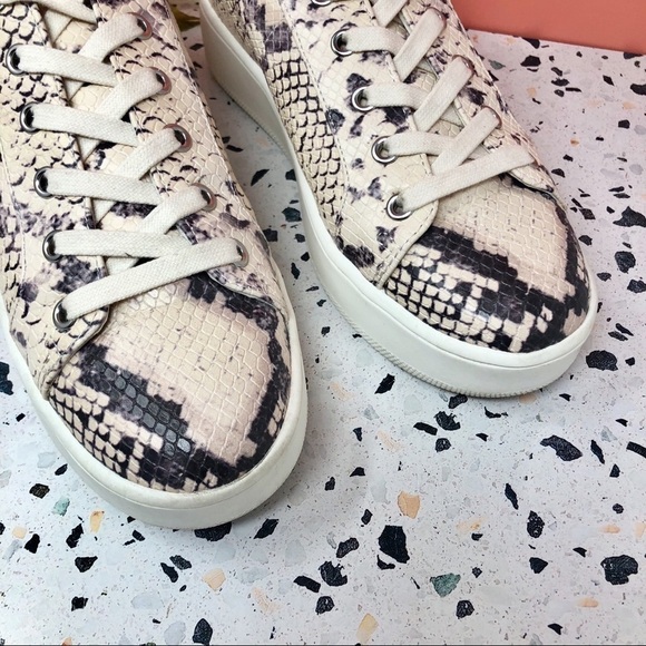 Steve Madden Bertie Snake Print Platform Lace Up Women’s Sneakers Sz 8 - Picture 2 of 10